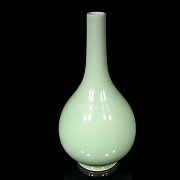 Green glazed porcelain vase, 20th century