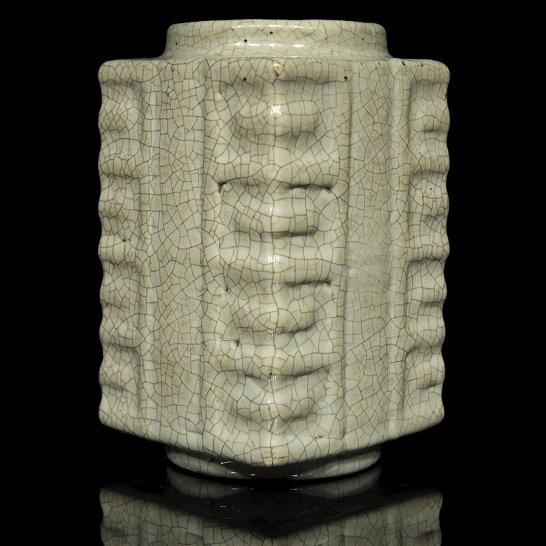 'Cong' vase with a celadon glaze 