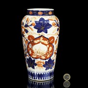 Japanese porcelain vase, 20th century