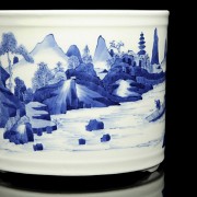 Brush container, blue and white, Qing dynasty