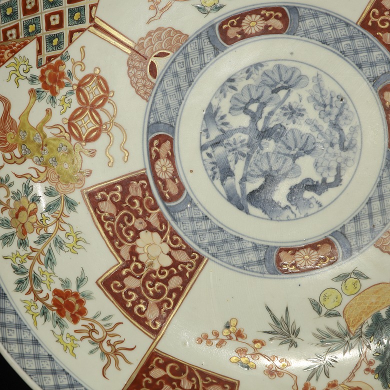 Japanese Imari porcelain dish, late 19th century