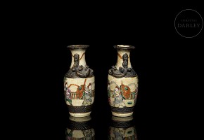 Pair of small Nanking vases, ‘Warriors’, 20th century