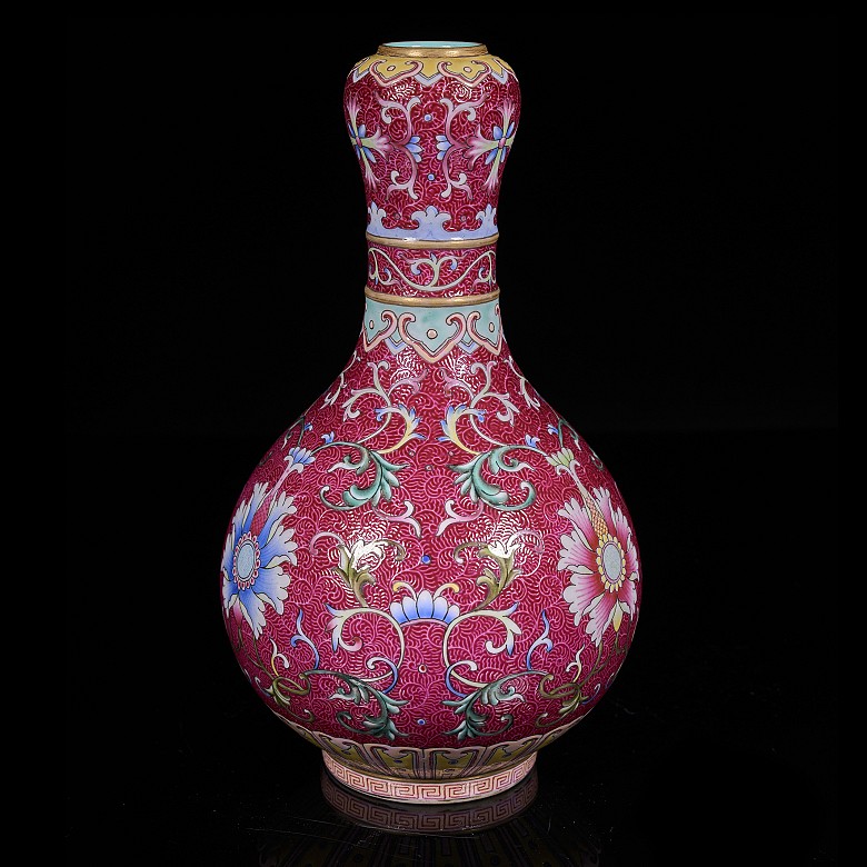 Porcelain vase “famille rose”, Qing dynasty, with Qianlong seal