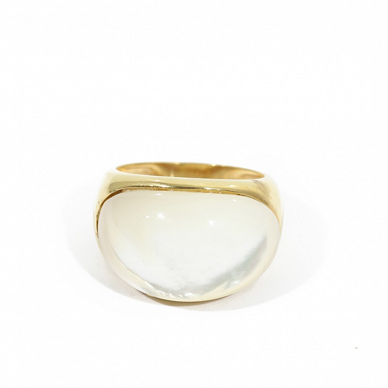 ring Natural mother of pearl  in 18k yellow gold