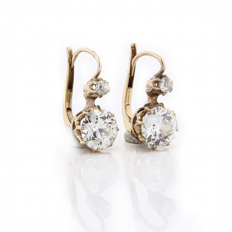 Earrings in 18k yellow gold with diamonds.