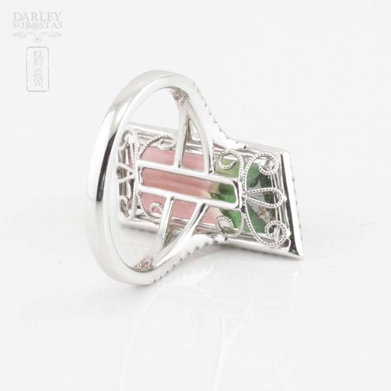 18k white gold ring with tourmaline and diamonds.