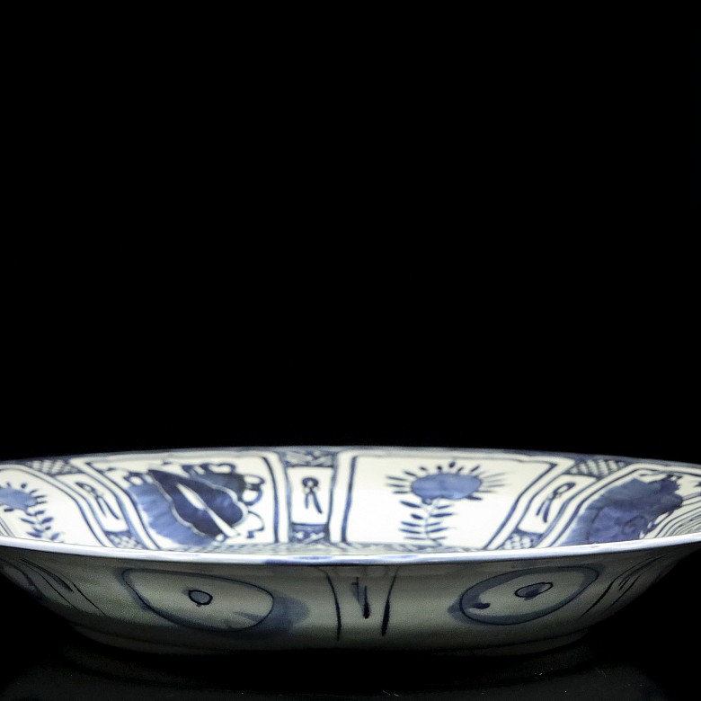 Blue and white porcelain plate, 20th century