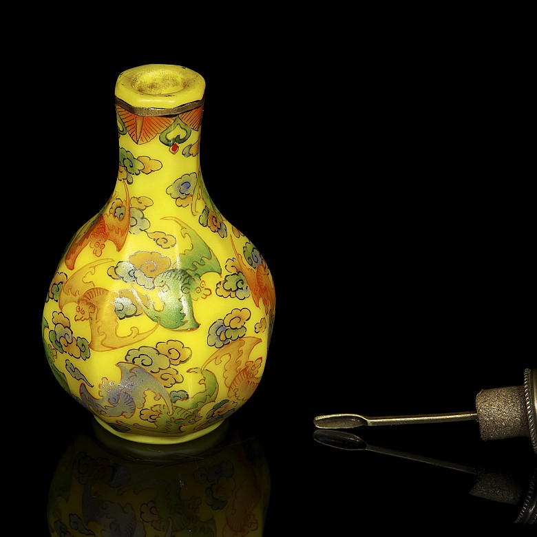 Glazed glass snuff bottle “Bats”, 20th century