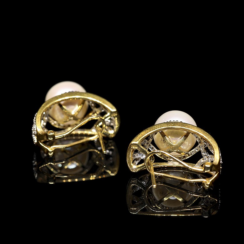 Pendientes en oro amarillo con diamantes y perlas