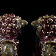 Pair of ceramic ‘Lions’ figures, Qing Dynasty