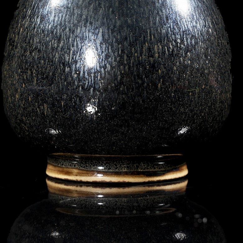 Brown and black glazed porcelain vase, Jin dynasty