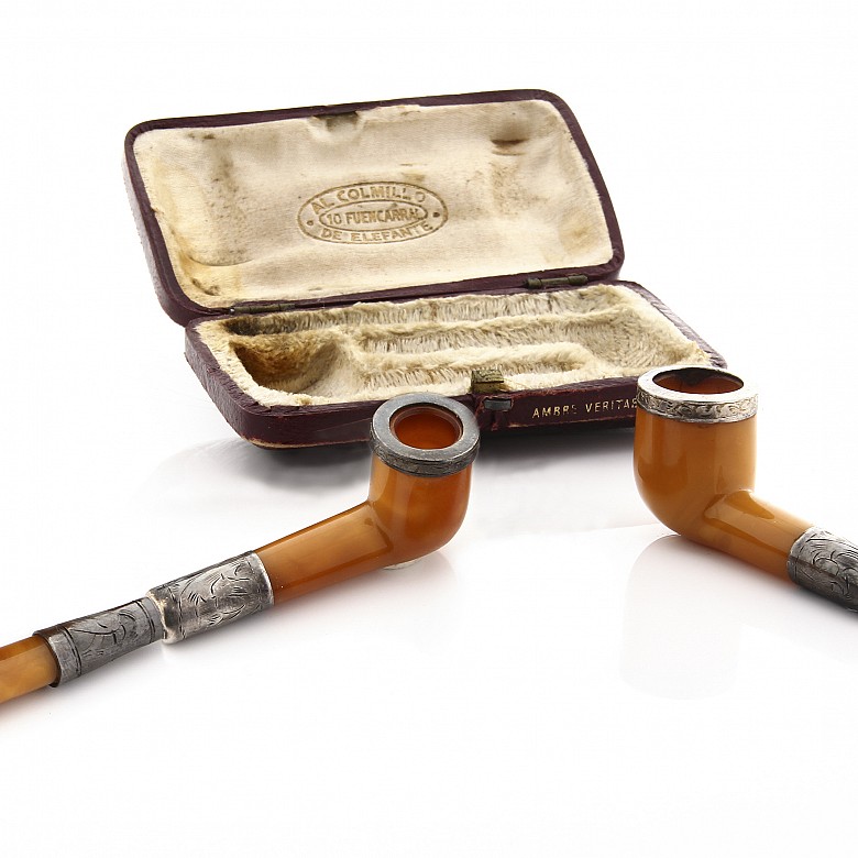 Set of two pipes and a mouthpiece of amber and silver, 19th century