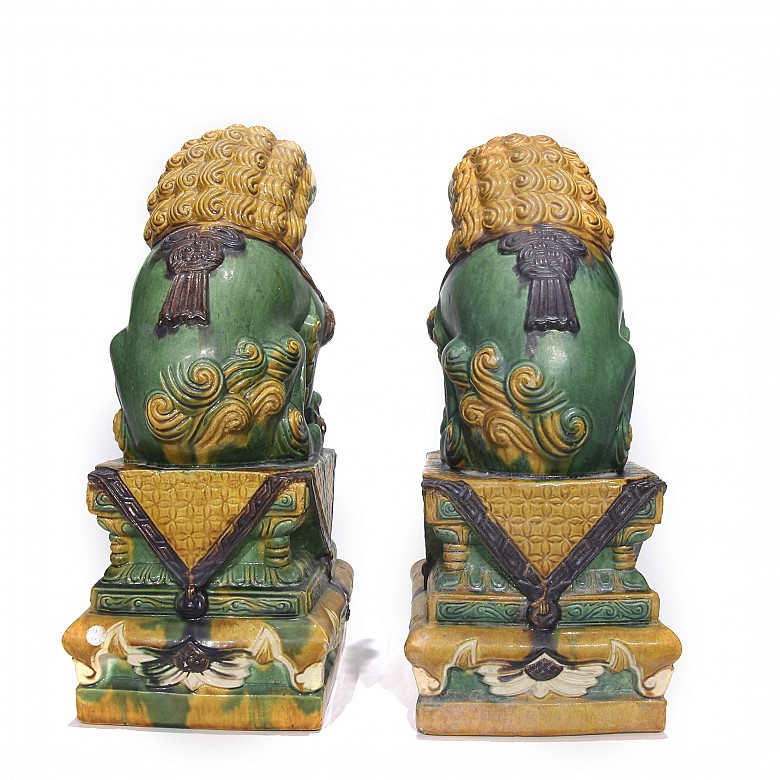 Pair of glazed ceramic lions, 20th century