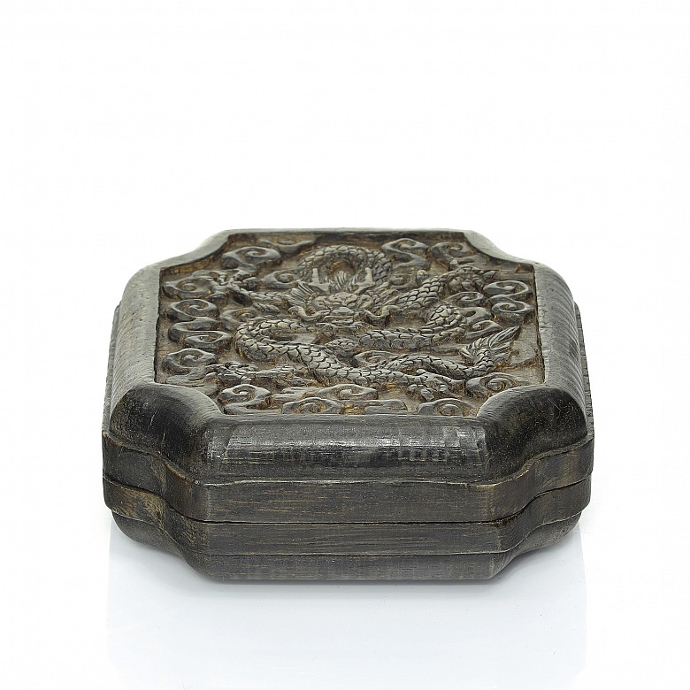 Carved wooden dragon box, Qing dynasty - 4