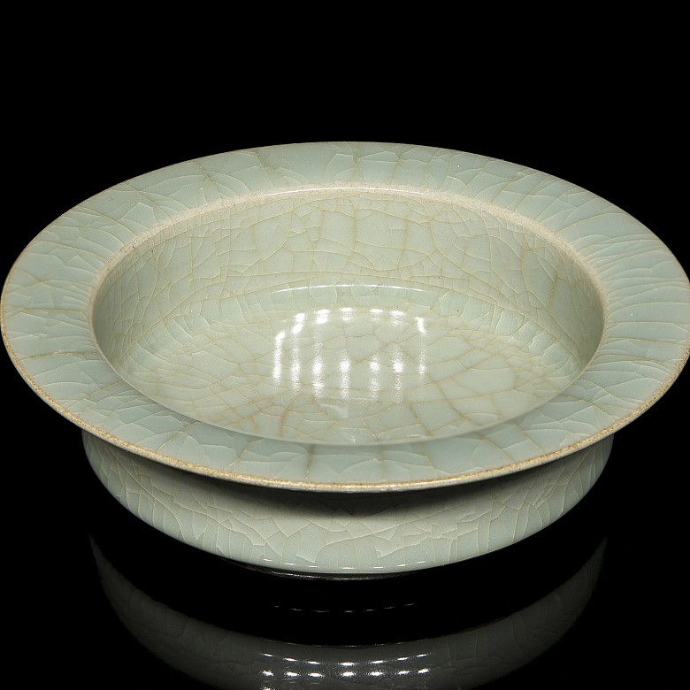 Recipiente de cerámica con vidriado celadón, dinastía Qing