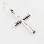 Cross pendant in 18k gold and diamonds