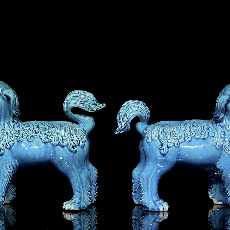 Pareja de leones foo de porcelana vidriada, dinastía Qing