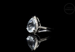 Ring in white gold with aquamarine and diamonds