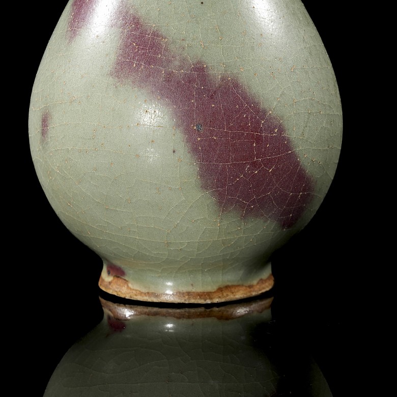 Junyao glaze-glazed ceramic vase, Song dynasty