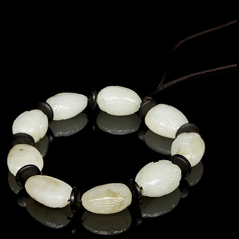 Pulsera con cuentas de cigarras en jade blanco, Zhou occidental