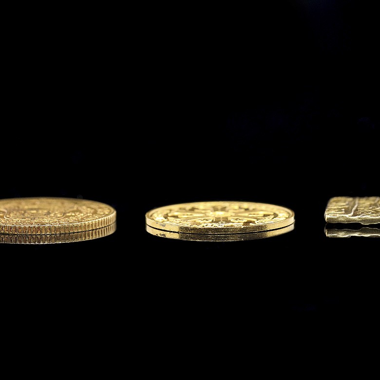 Tres monedas medallas de oro (s.XIX-XX)