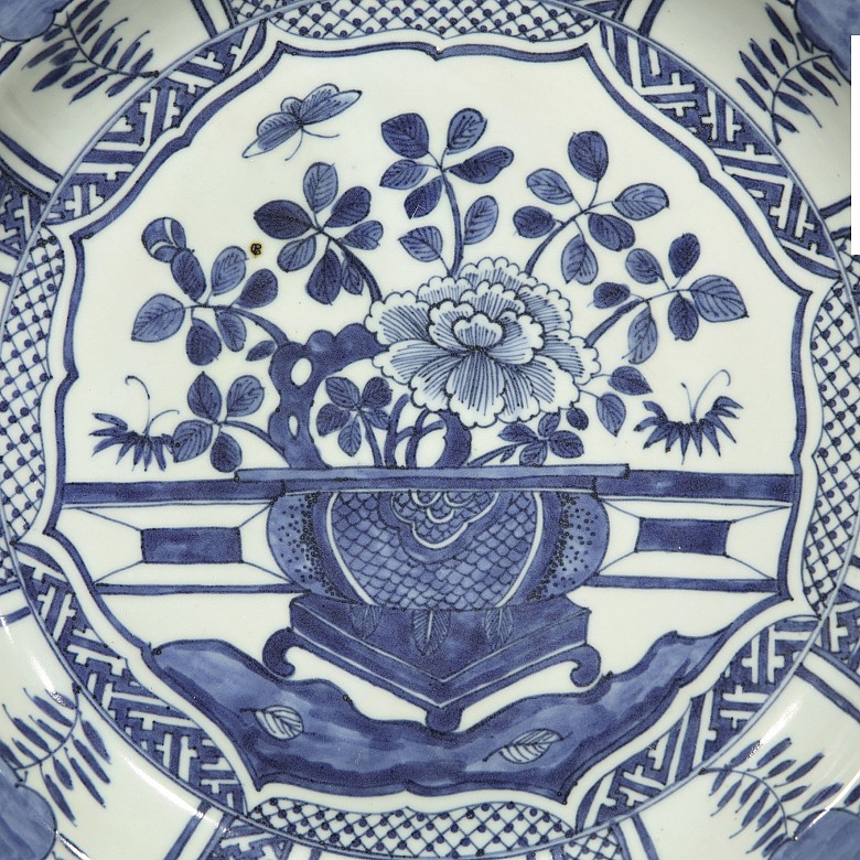 Blue and white porcelain plate, 20th century