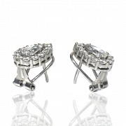 Earrings in 18k white gold with diamonds