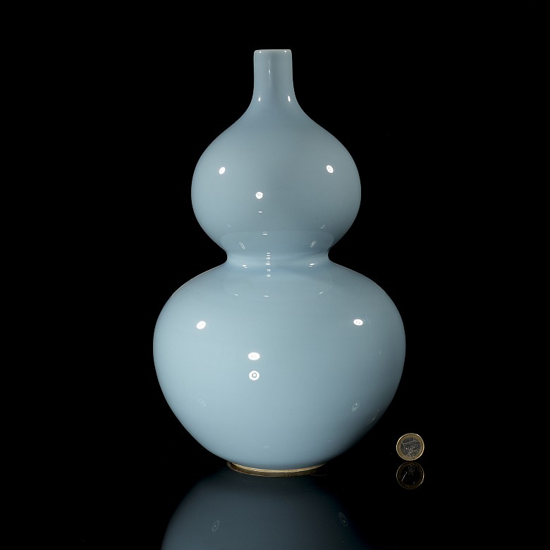 Glazed porcelain ‘Hulu’ vase, with Kangxi mark