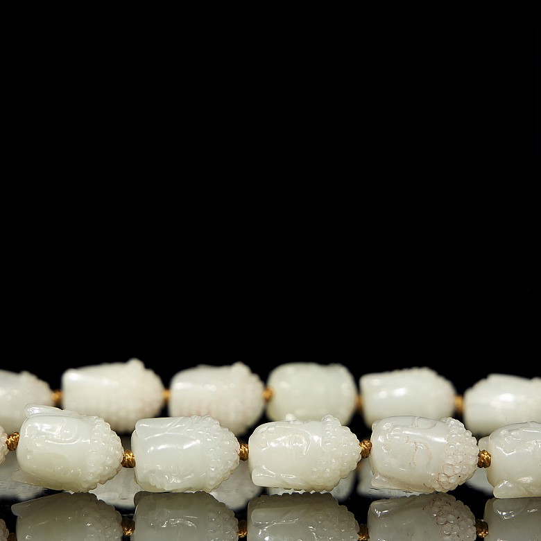 Necklace with white jade beads, Qing dynasty