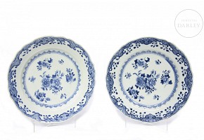 Pair of porcelain dishes, China, Qing Dynasty