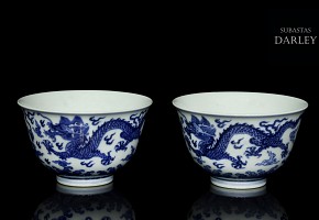 Pair of bowls, blue and white, Qianlong mark