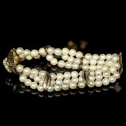 Cultivated pearl necklace and bracelet