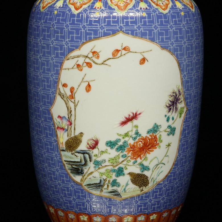 Glazed porcelain vase “Birds in garden”, Qing dynasty