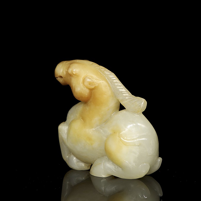 Carved jade pendant 