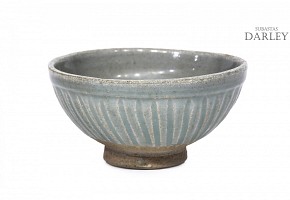 Bowl with carved decoration, Qing Dynasty