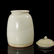 Recipiente con tapa de ceramica vidriada, dinastía Tang