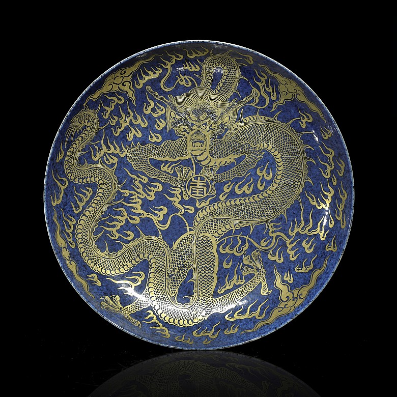 Large Chinese porcelain dish, 20th century