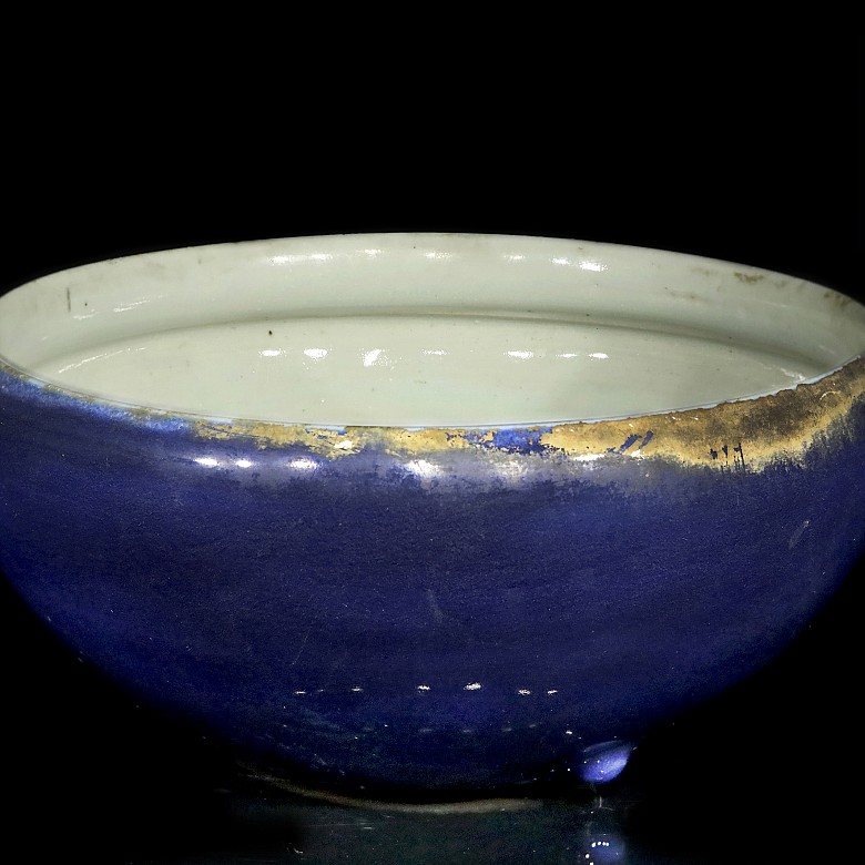 A blue glazed tripod censer, Qing dynasty