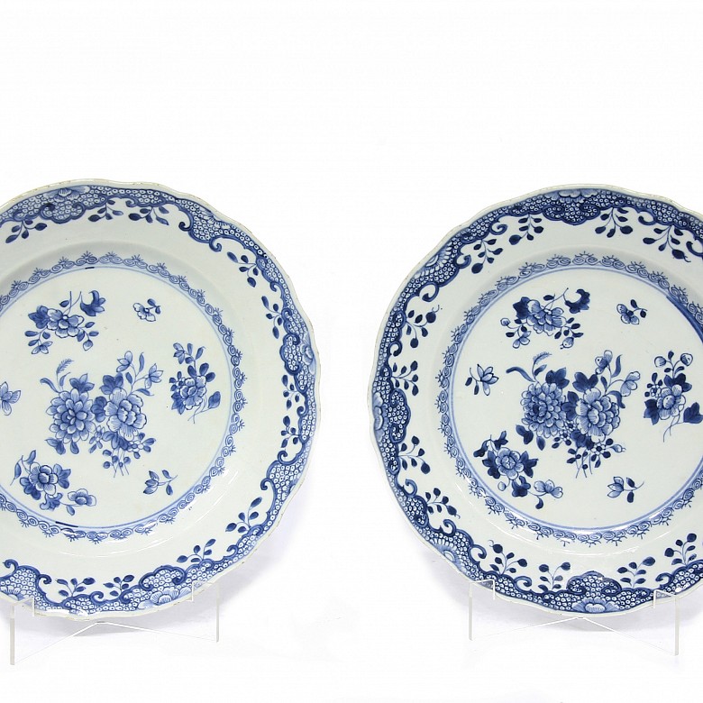 Pareja de platos de porcelana, China, dinastía Qing