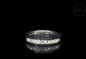 Half wedding ring in white gold with diamonds on rails