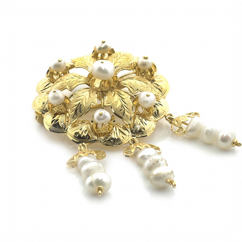 Broche en oro amarillo 18 k y perlas