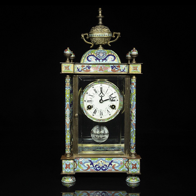 Table clock in brass and cloisonné enamel, 20th century