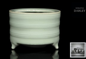 Longquan celadon tripod censer, Song dynasty or later