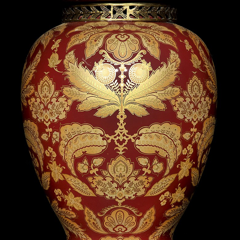 Large red vase, Louis XV style, 20th century