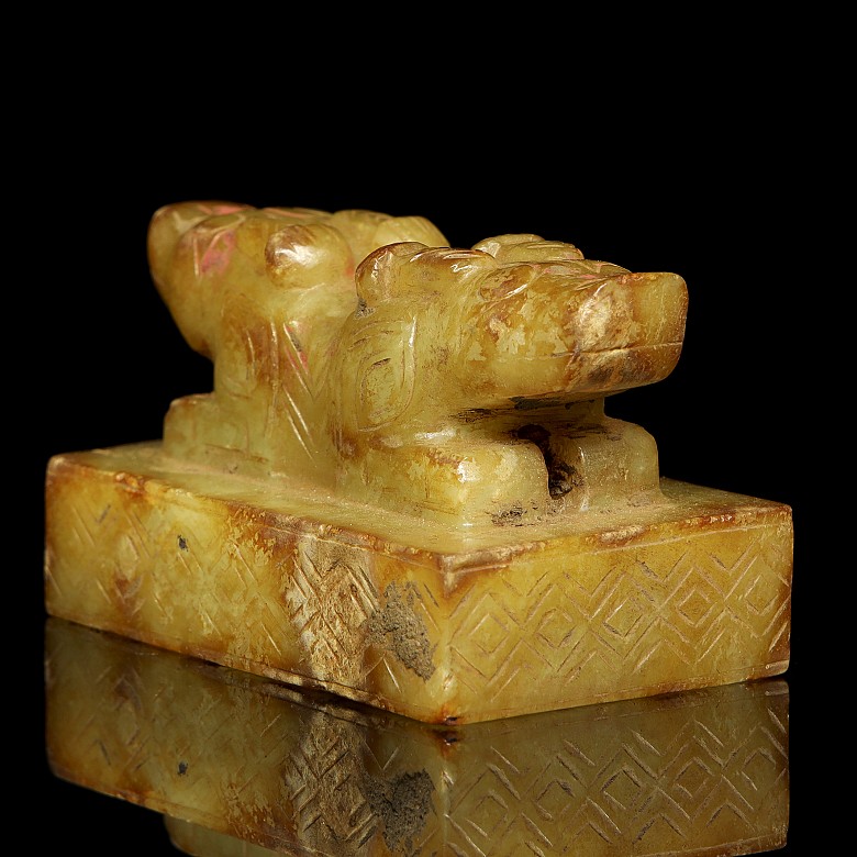 Yellow jade seal “Double mythical beast” Western Zhou dynasty