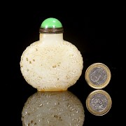 Carved jade ‘Dragon’ snuff bottle, Qing dynasty