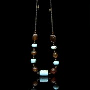 Turquoise and agate necklace, Liao-Jin culture