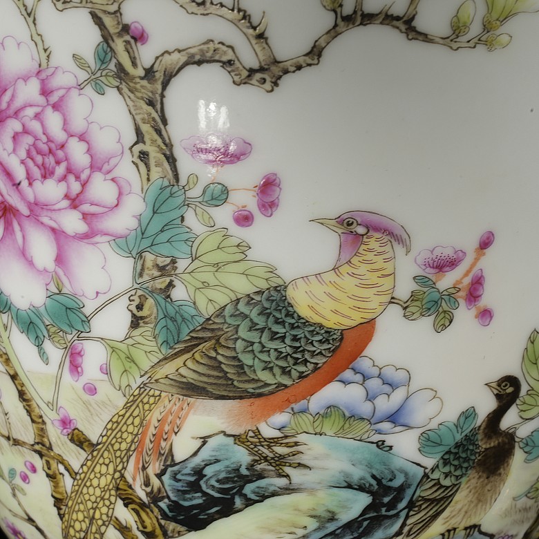 Famille rose vase ‘Garden with Birds’, Qing dynasty, with Qianlong mark