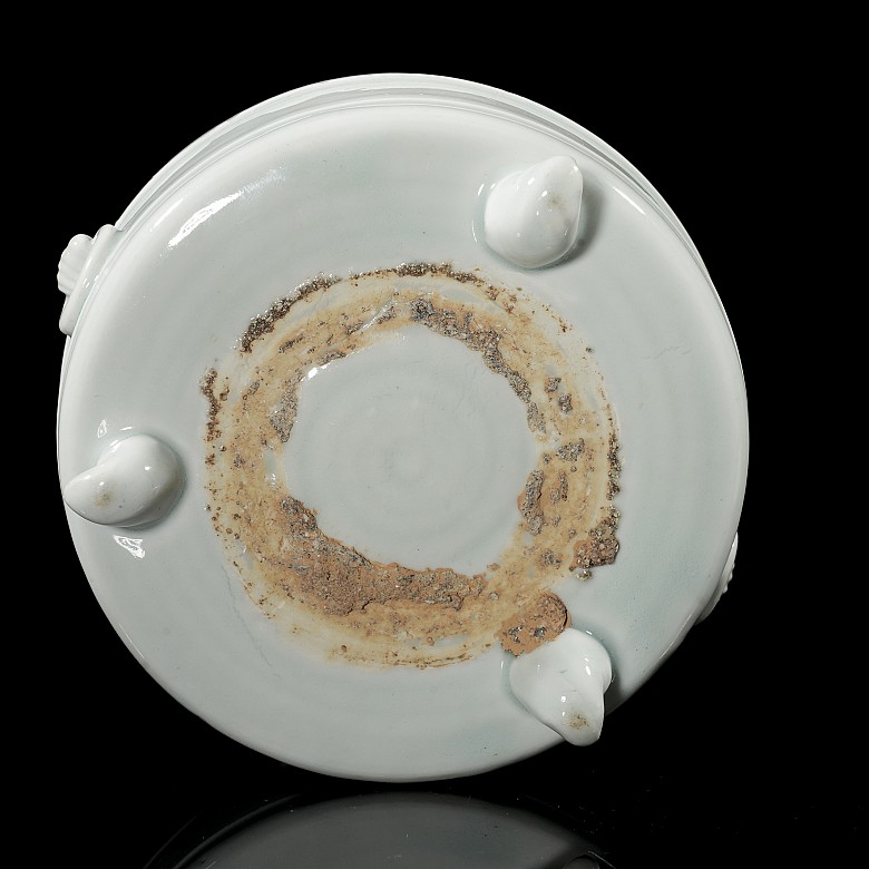 Porcelain inkwell with celadon glaze, Song dynasty