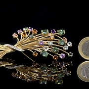 Brooch ‘Bouquet’ in yellow gold with coloured stones